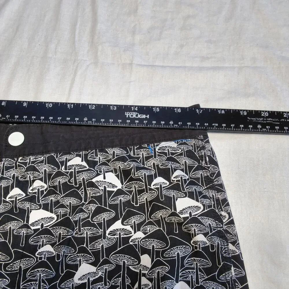 Levi's California Mens Board Shorts Black/White Mushroom Print Cargo size 34